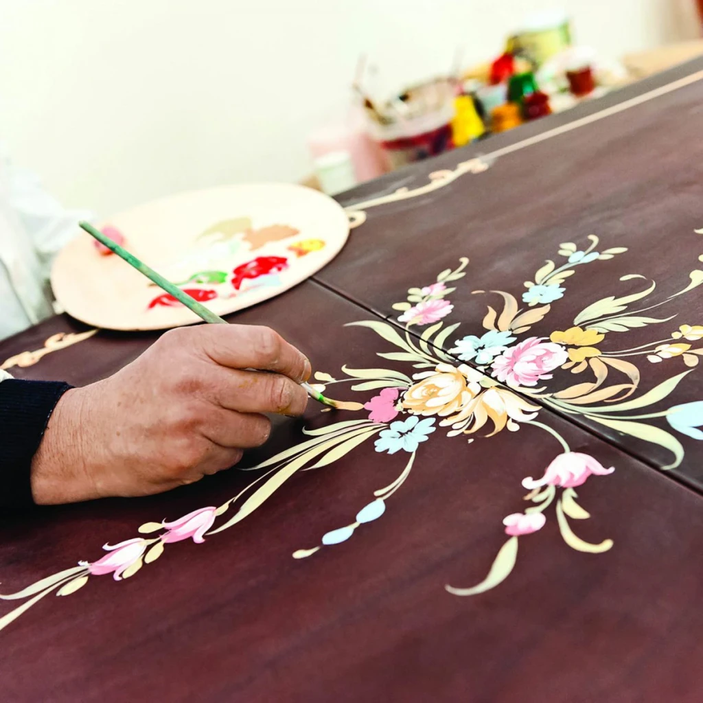 HANDMADE ARTISANAL WOOD DECORATION