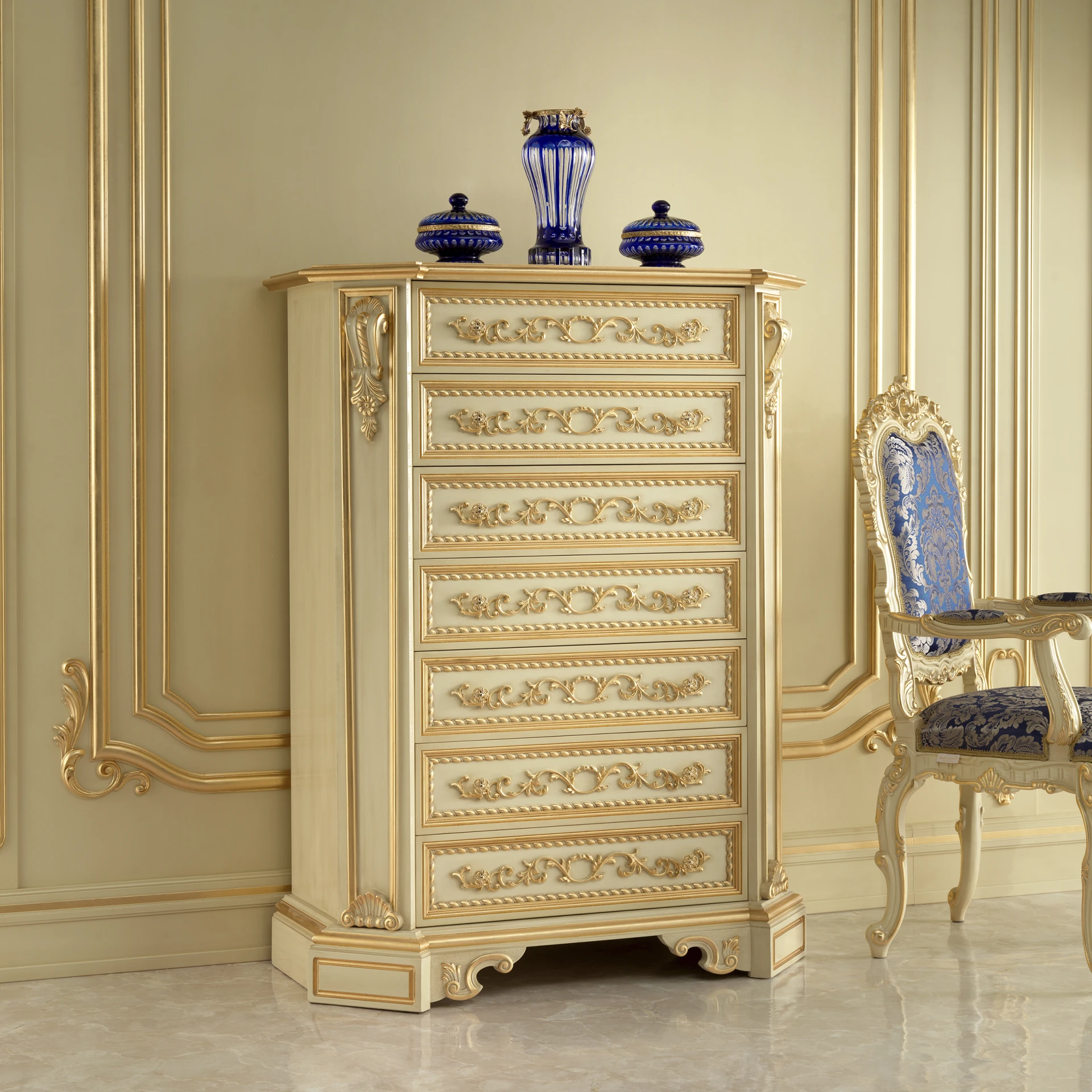 Organize your storage solutions with our 7-Drawer Chest of Drawers, crafted for both practicality and aesthetic appeal.