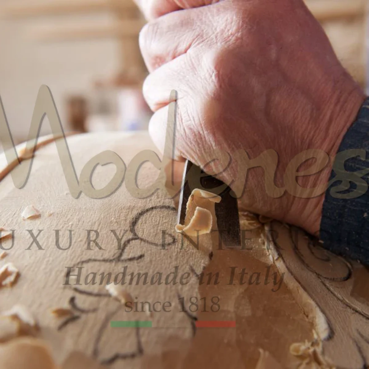 SCULPTURE ARTISANALE EN BOIS MASSIF FAITE À LA MAIN