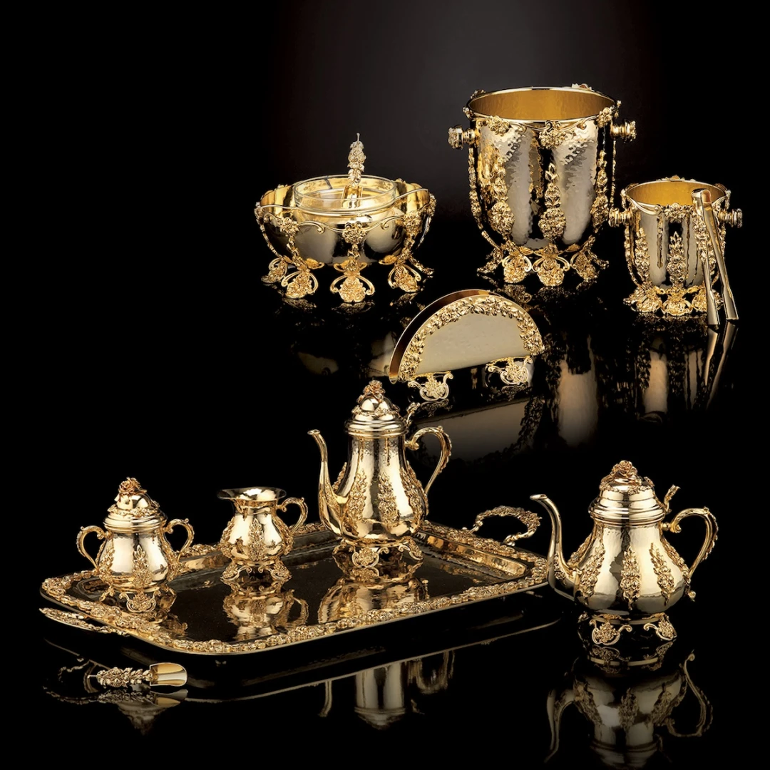 Create a cohesive dining experience with our coordinated table sets, including plates, glasses, and cutlery, designed to impress your guests.