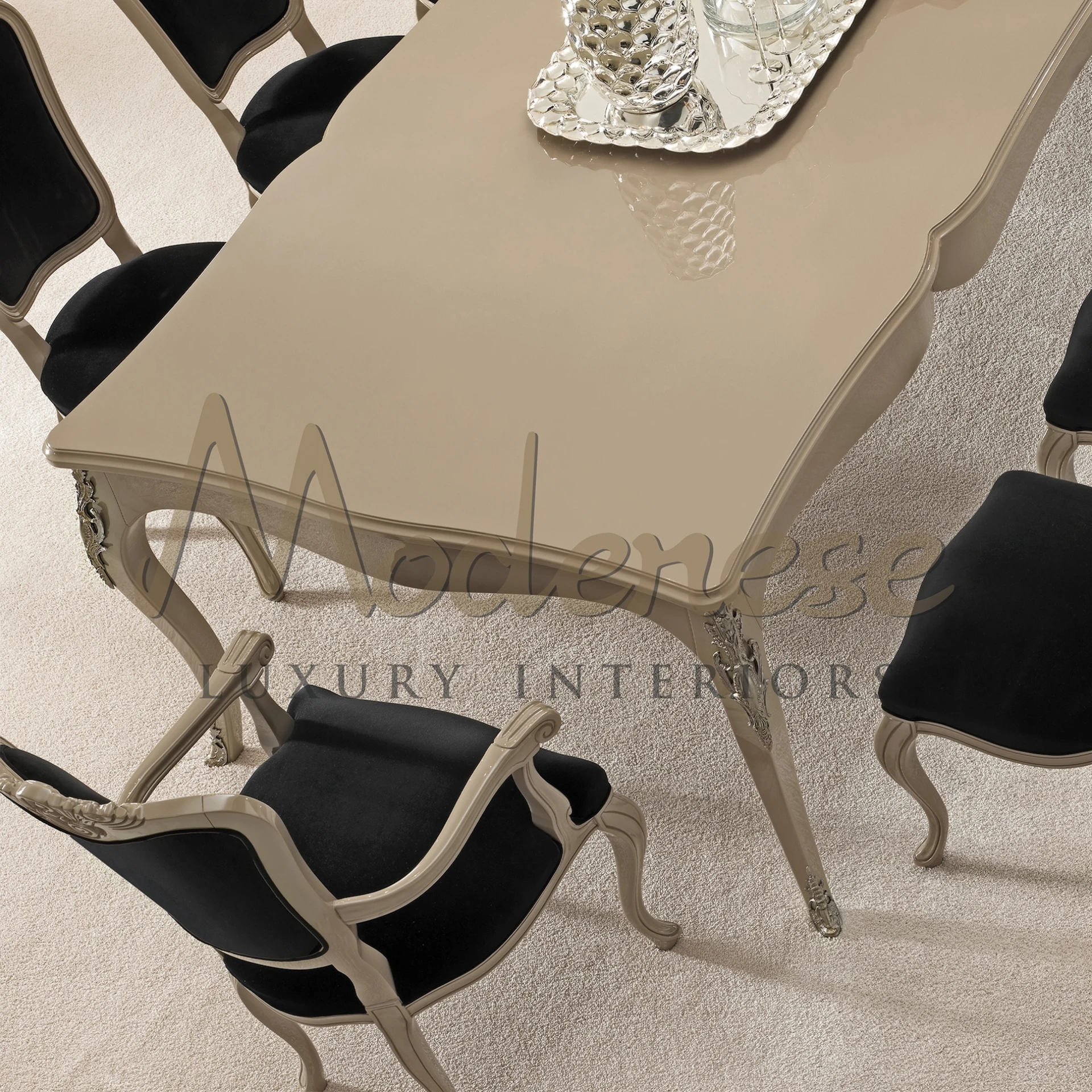 Chaise Noble avec accoudoirs