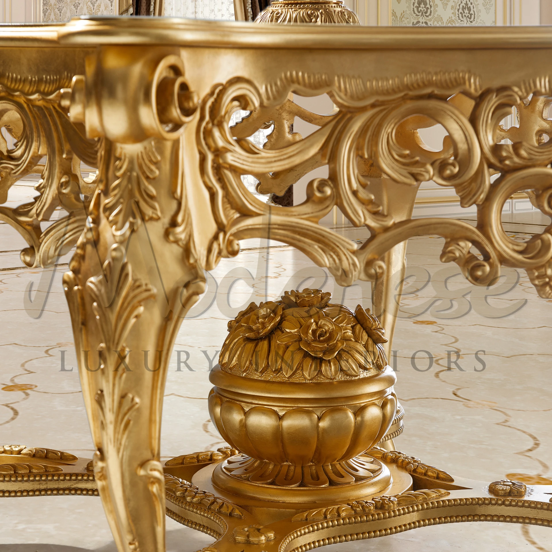 Classic Style Central Table: A masterpiece in classic coffee table design, blending Italian craftsmanship with solid wood elegance.
