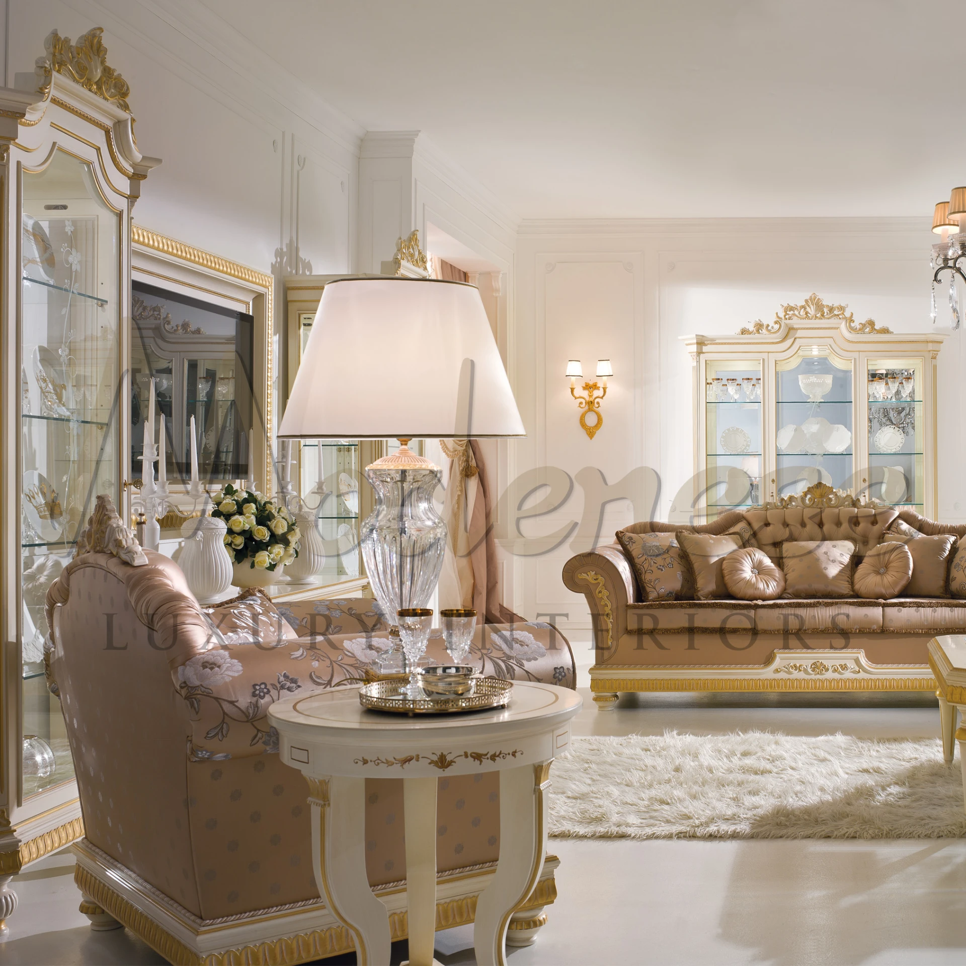 Elegant Round Side Table with options for classic polish finishes, showcasing Italian design and craftsmanship for luxury and classic interiors.