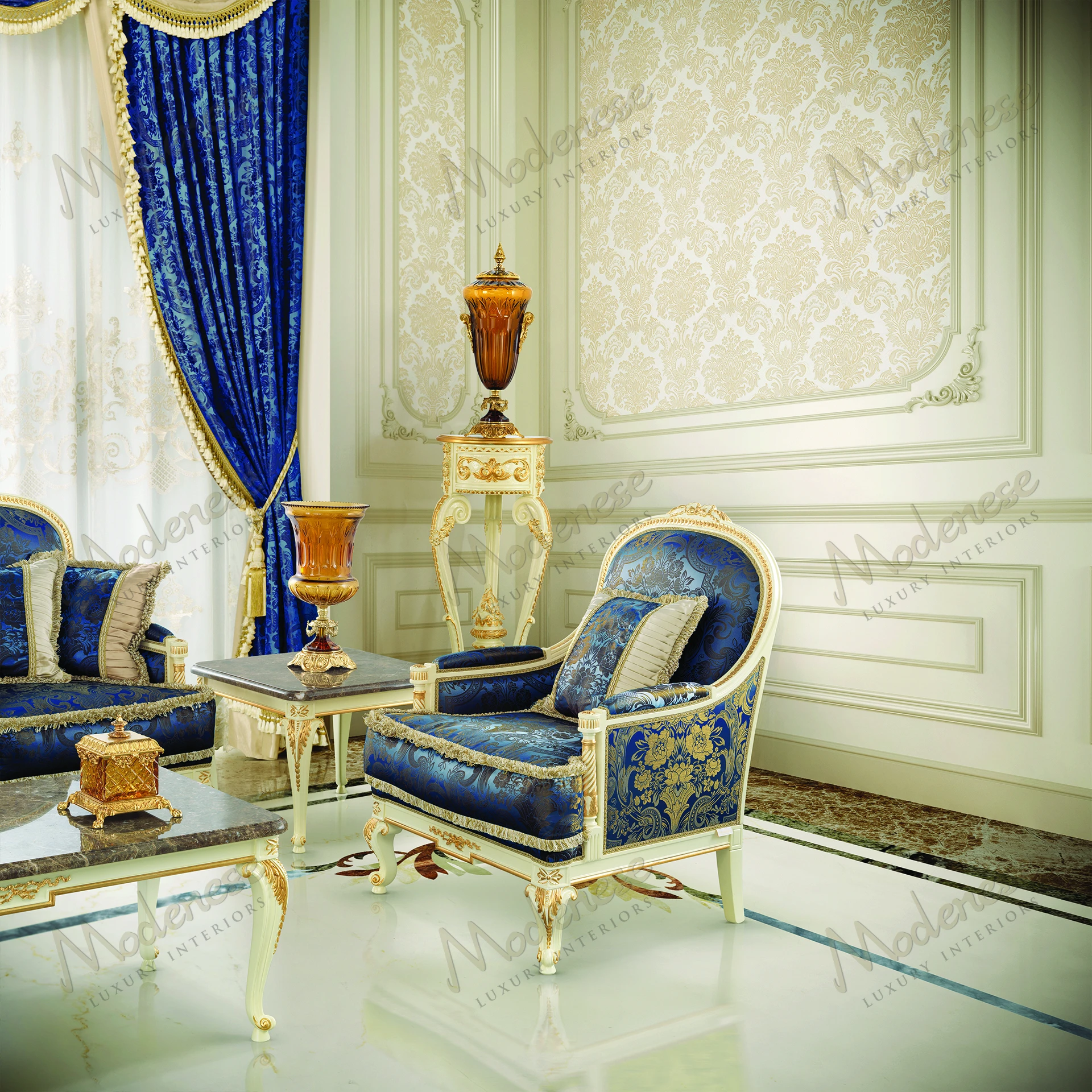 Rubino Delight Vase Stand