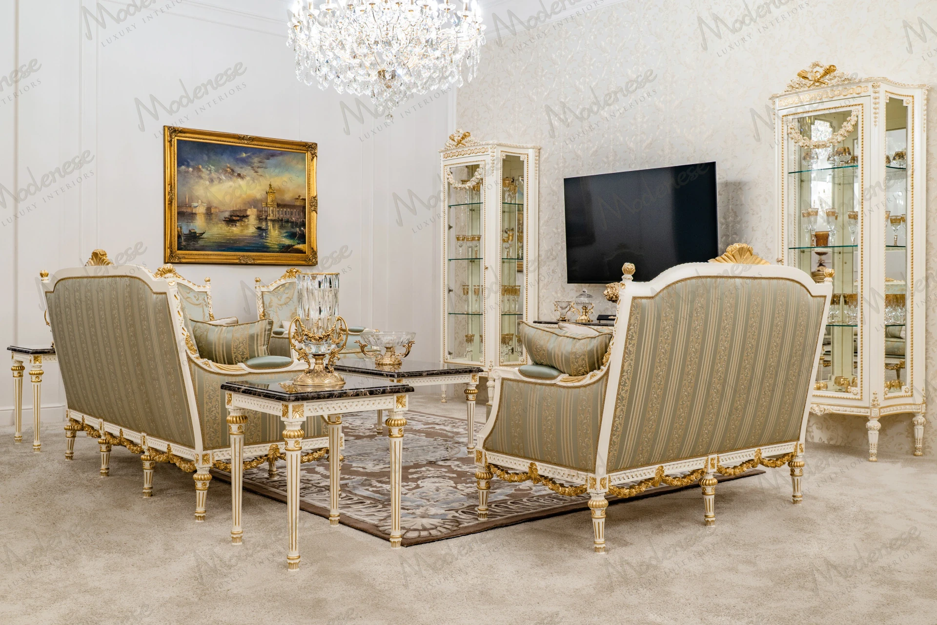 Luxury classic display cabinet with glass door