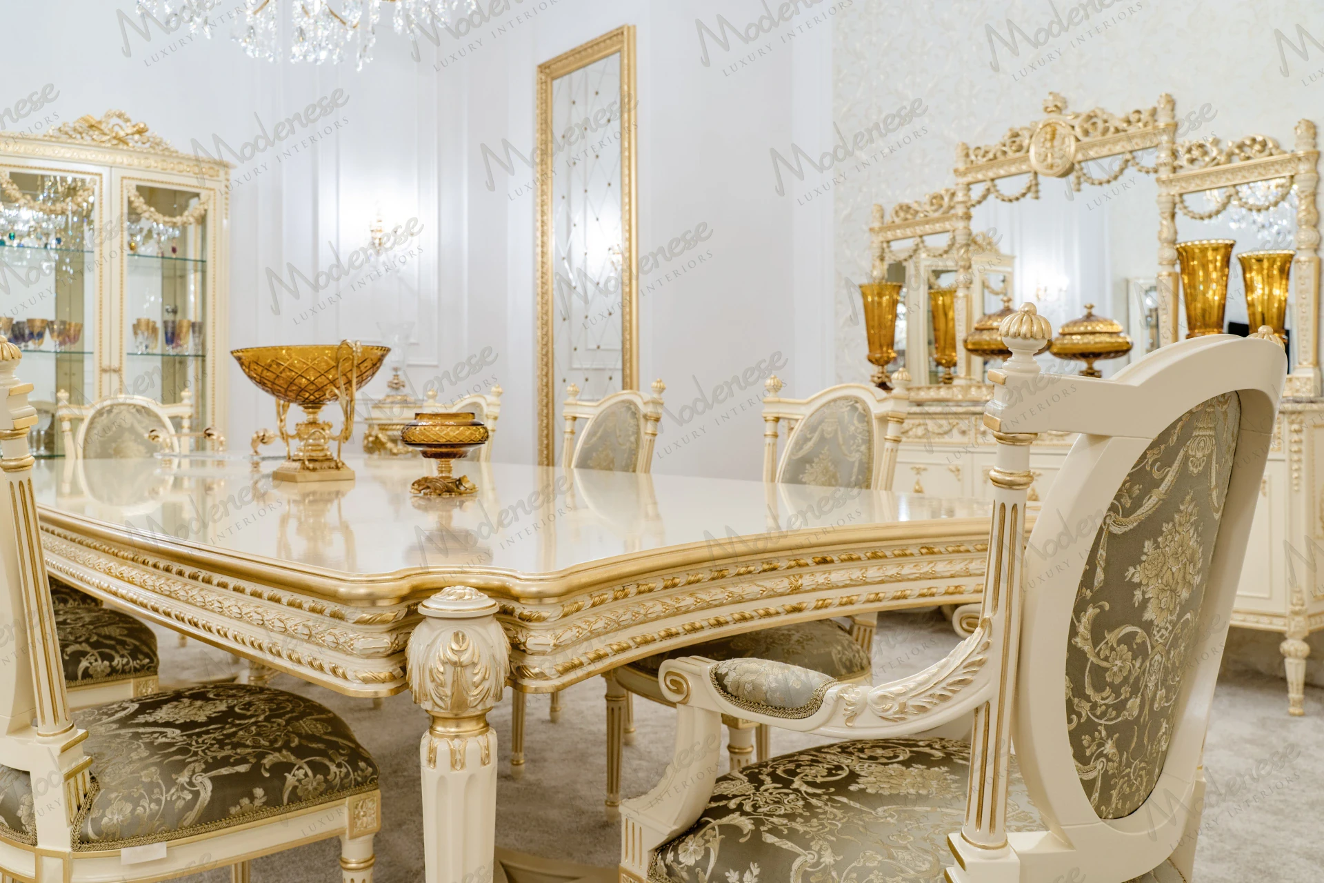 Luxury Italian display cabinet with glass doors