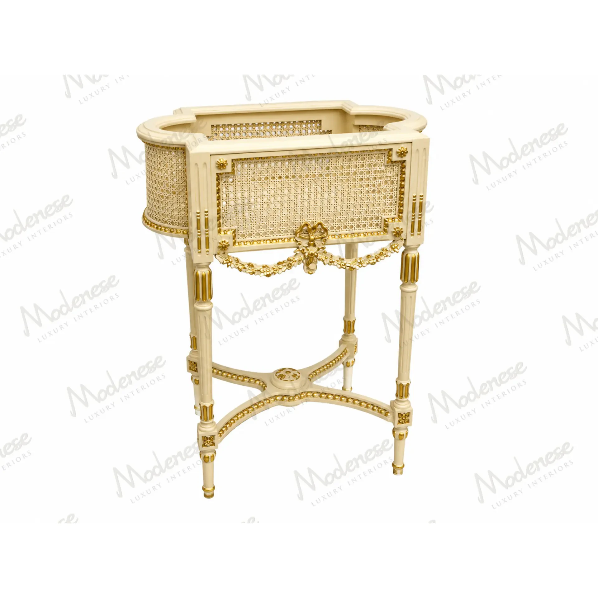 Château flower stand with elegant carved curved legs